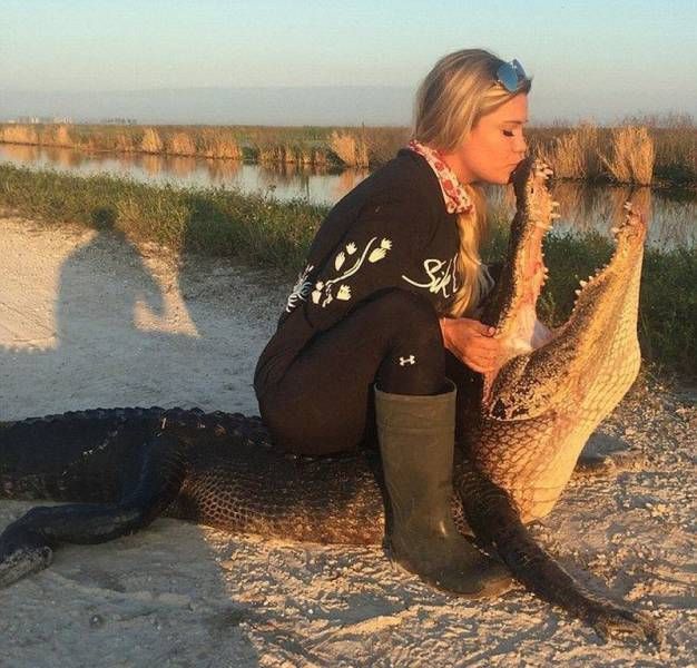 2-hilarious-moments-between-girls-and-animals